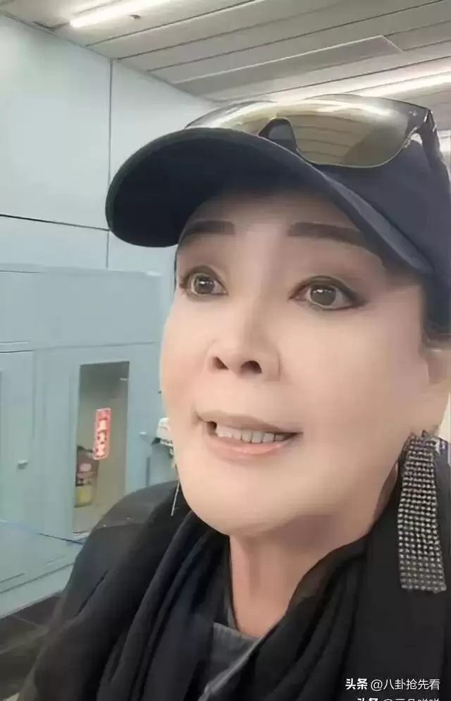 马筱梅没出月子就紧急直播！谈生孩子过程