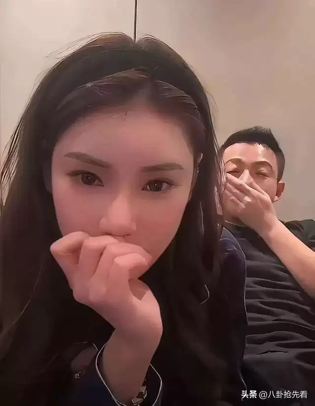 马筱梅没出月子就紧急直播！谈生孩子过程