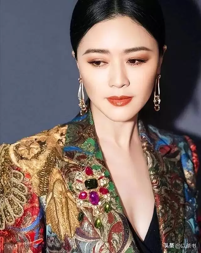 继承富豪丈夫130亿遗产，将女儿养成名媛