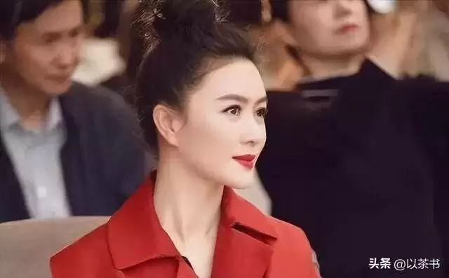 继承富豪丈夫130亿遗产，将女儿养成名媛