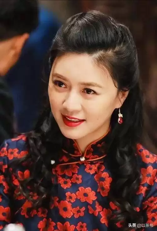 继承富豪丈夫130亿遗产，将女儿养成名媛