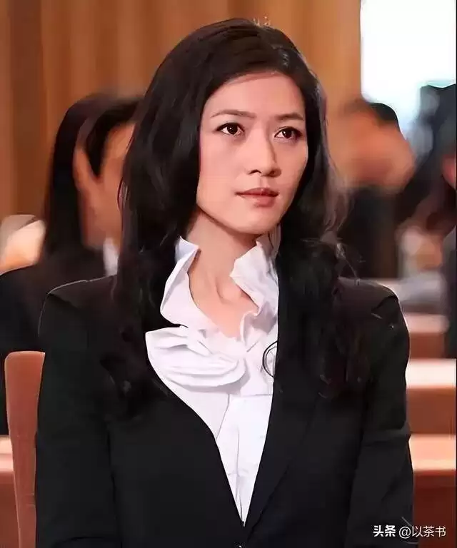 继承富豪丈夫130亿遗产，将女儿养成名媛