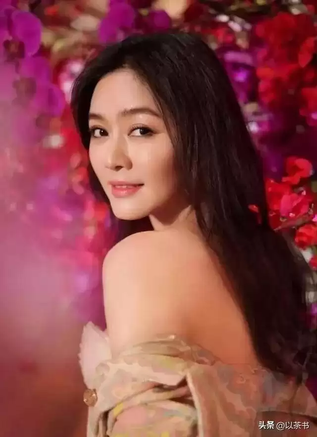 继承富豪丈夫130亿遗产，将女儿养成名媛