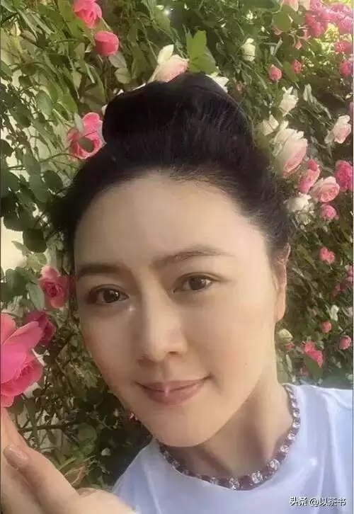 继承富豪丈夫130亿遗产，将女儿养成名媛