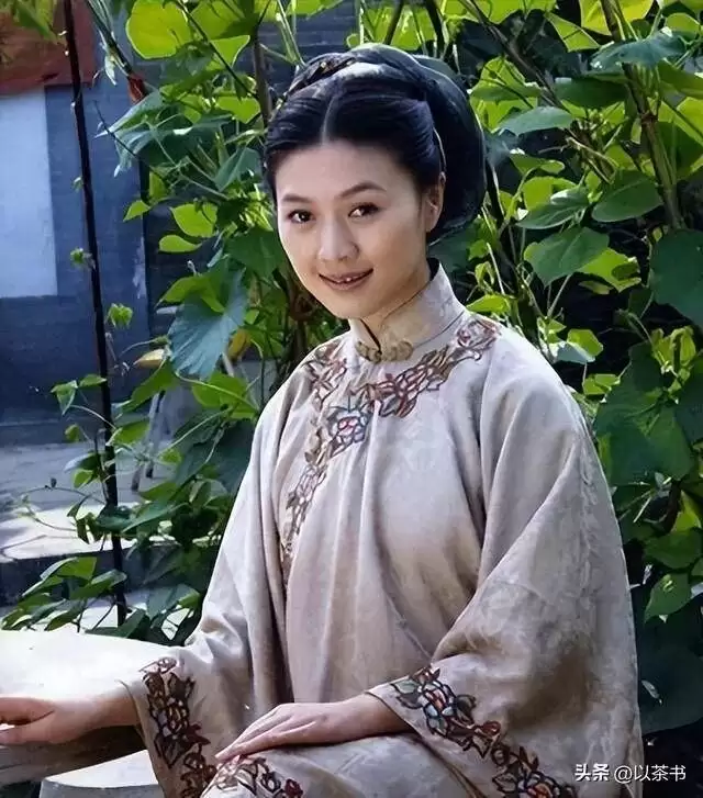 继承富豪丈夫130亿遗产，将女儿养成名媛