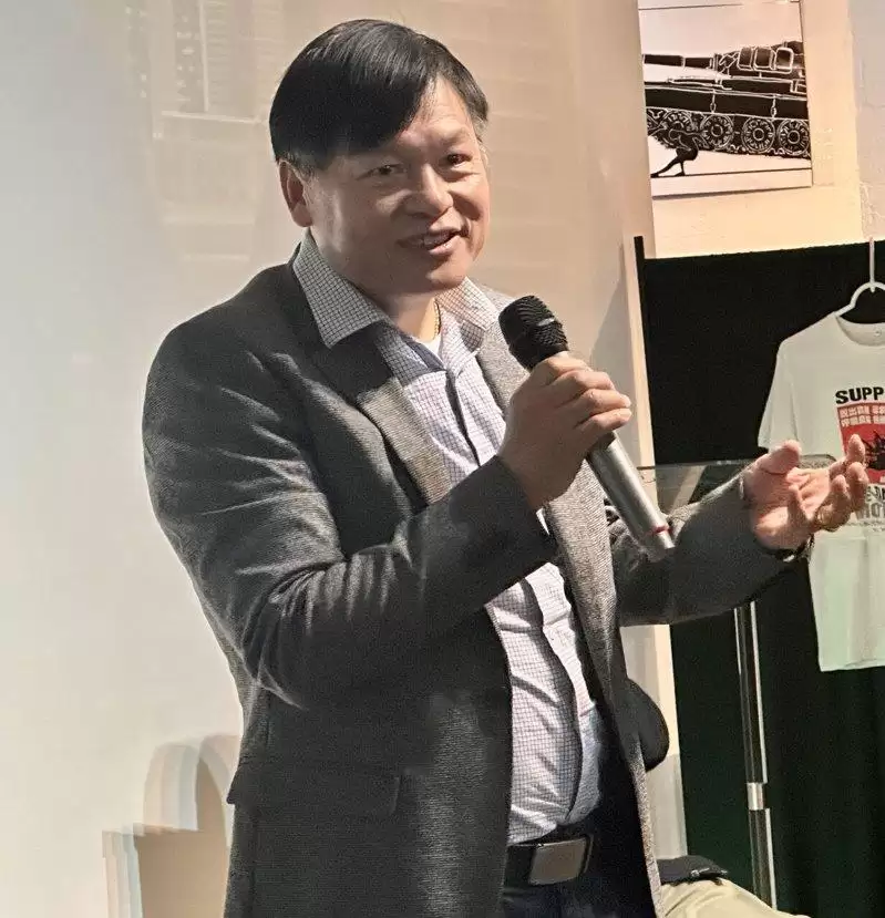 刘俊：刘美贤有三个妈 仍无法欣赏她的发色与唇环