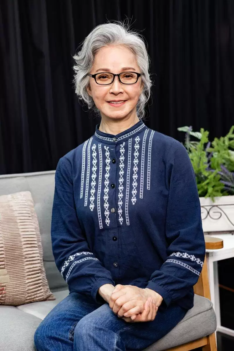 古典美人相伴半世纪丈夫走了3年 76岁李璇泪崩：还好他先走