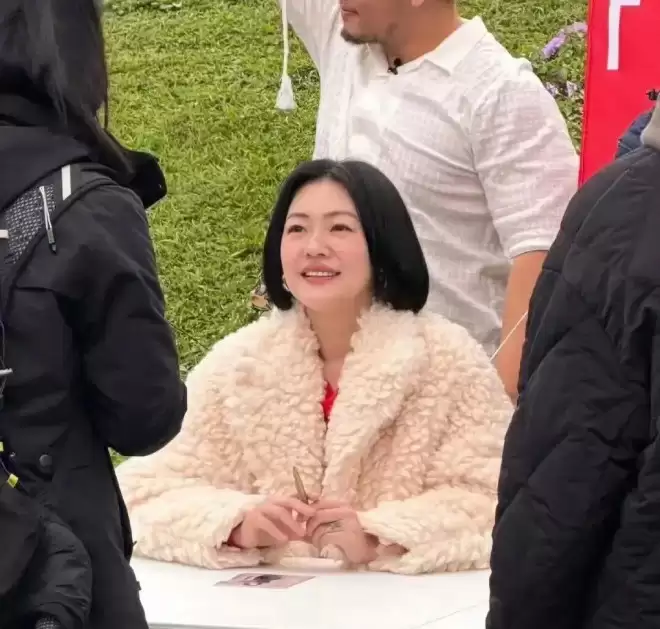 小S复出近状曝光！粉丝鼓励她“能活在世上就很棒了”