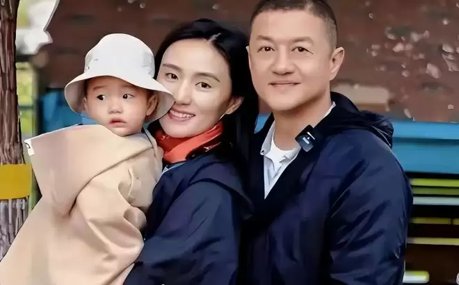 海哈金喜晒女儿庆生照，李亚鹏全家出镜....