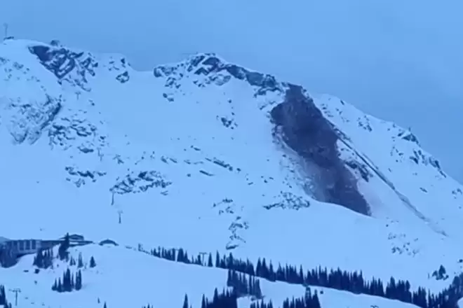 无限期关闭! 加拿大知名滑雪胜地突发滑坡, 雪山被撕开巨大"伤痕"