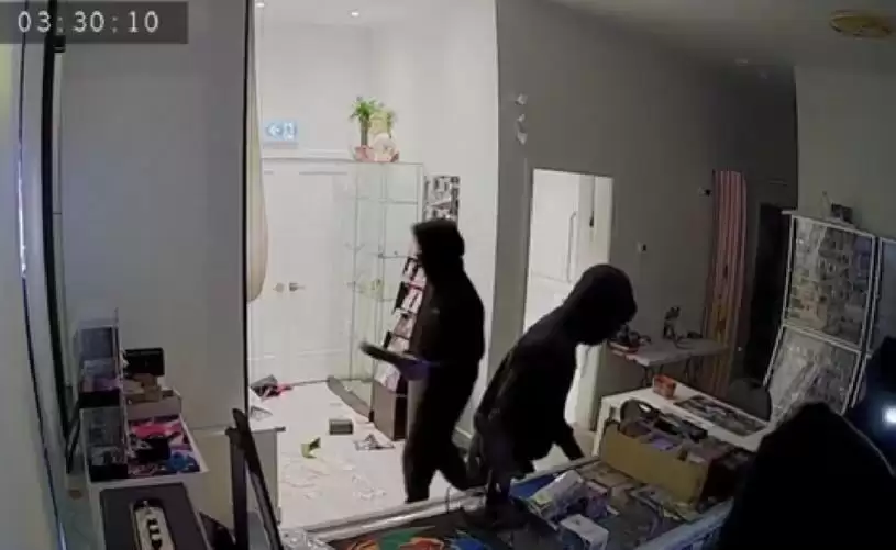 Pokémon卡店开业半年3遭爆窃   本拿比陈老板苦难眠
