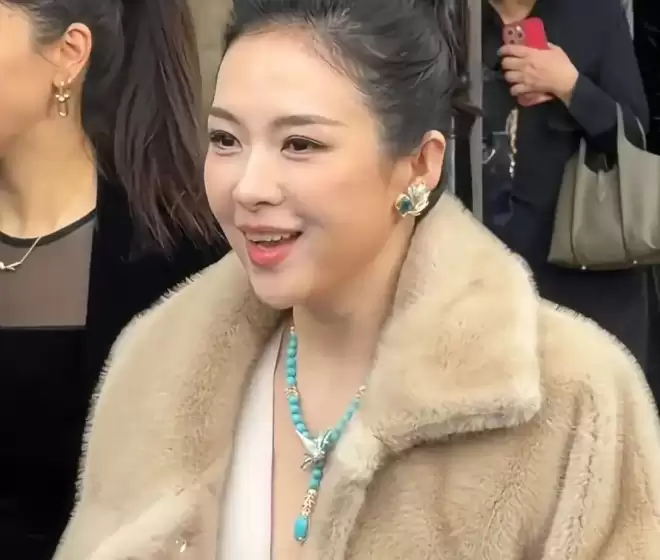章子怡最新生图发福了，传为新戏增肥20斤