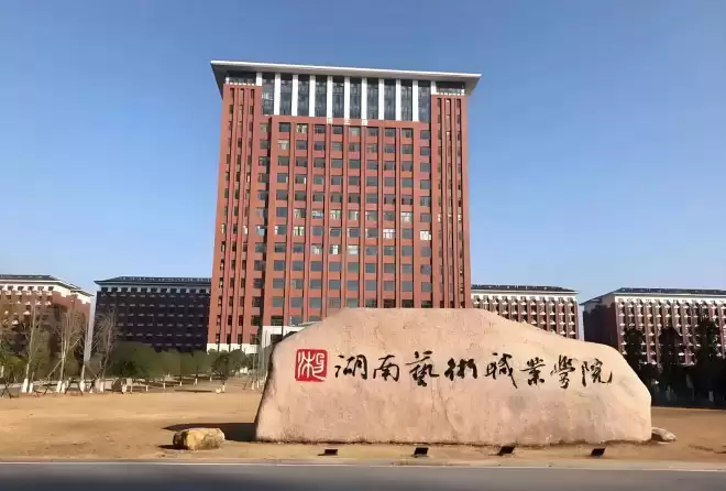 82岁李谷一:独生女儿49岁仍未婚,我对她3大愧疚