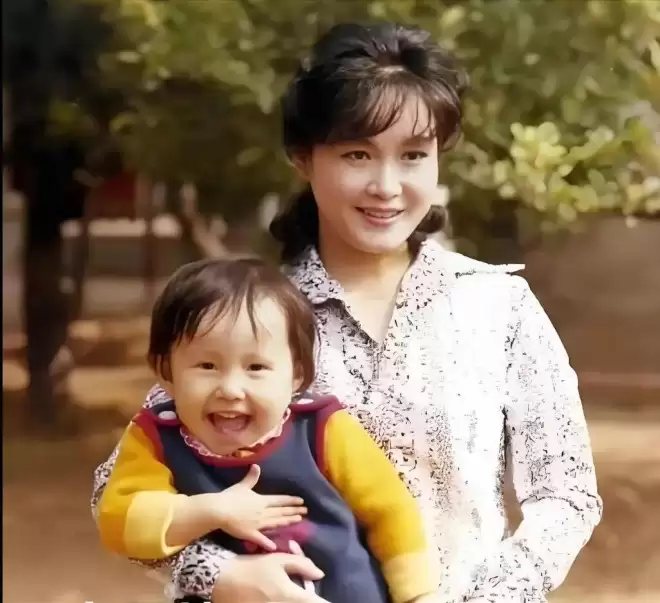 82岁李谷一:独生女儿49岁仍未婚,我对她3大愧疚