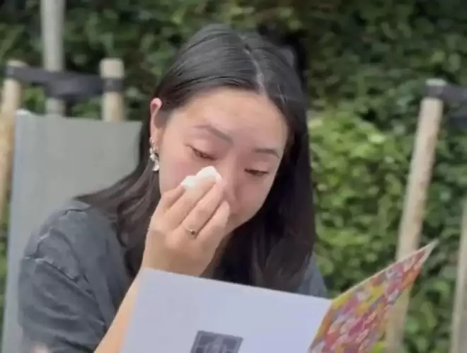 女孩28年后跨国寻亲成功！生父母称她被爷爷送走
