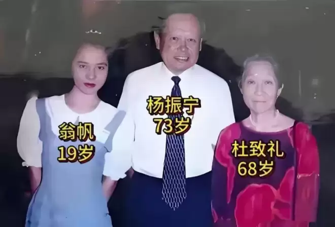 49岁翁帆现身香港,穿白大衣换新发型笑容娇羞,显得年轻了许多
