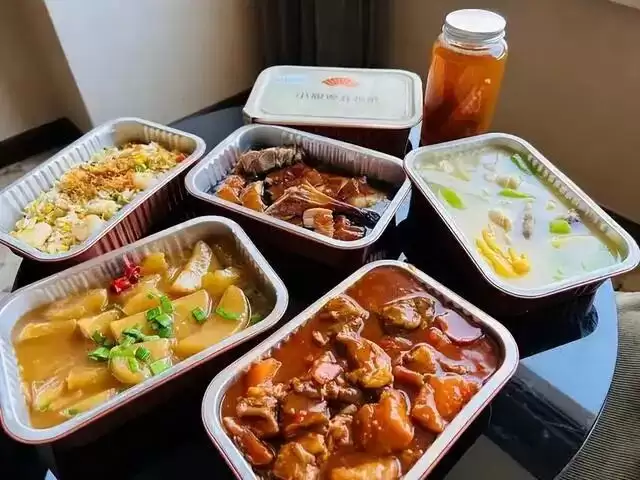加拿大游客：在中国生活 每天像在看科幻片