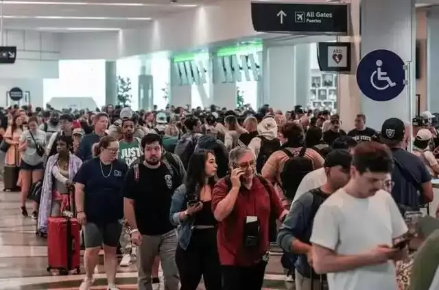 加拿大游客：在中国生活 每天像在看科幻片
