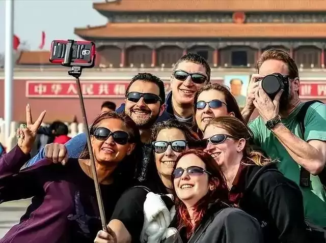 加拿大游客：在中国生活 每天像在看科幻片