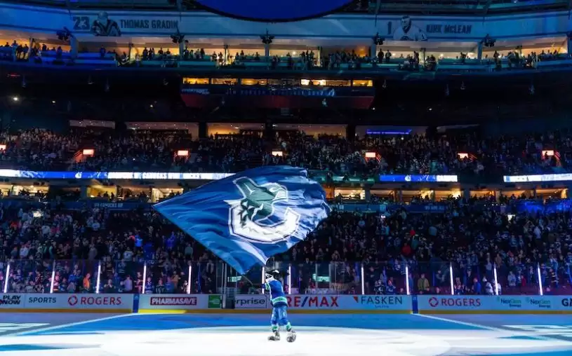 Canucks班主被球迷告上庭：一罐啤酒致脑震荡  顿失人生乐趣！