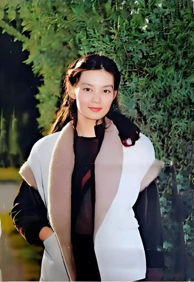 72岁潘虹：在上海住复式楼 至今不会做饭...