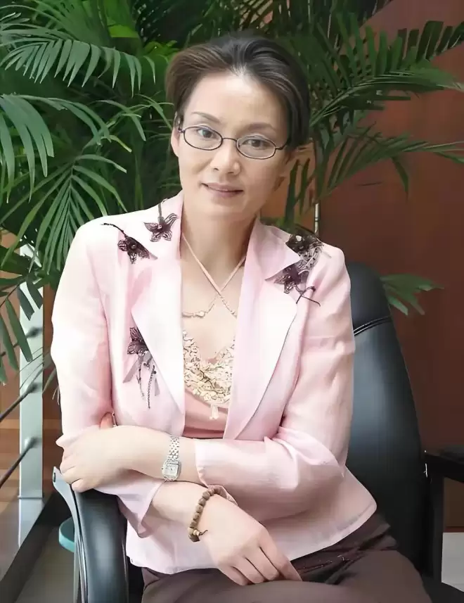 72岁潘虹：在上海住复式楼 至今不会做饭...