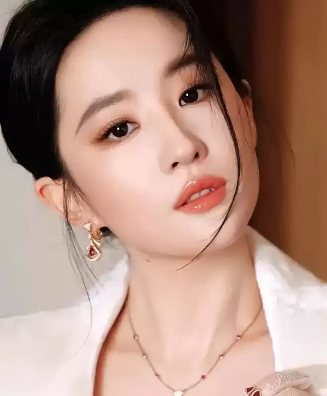 瞒不住了!刘亦菲当前感情状况曝光,蹲守半年的狗仔说出大实话