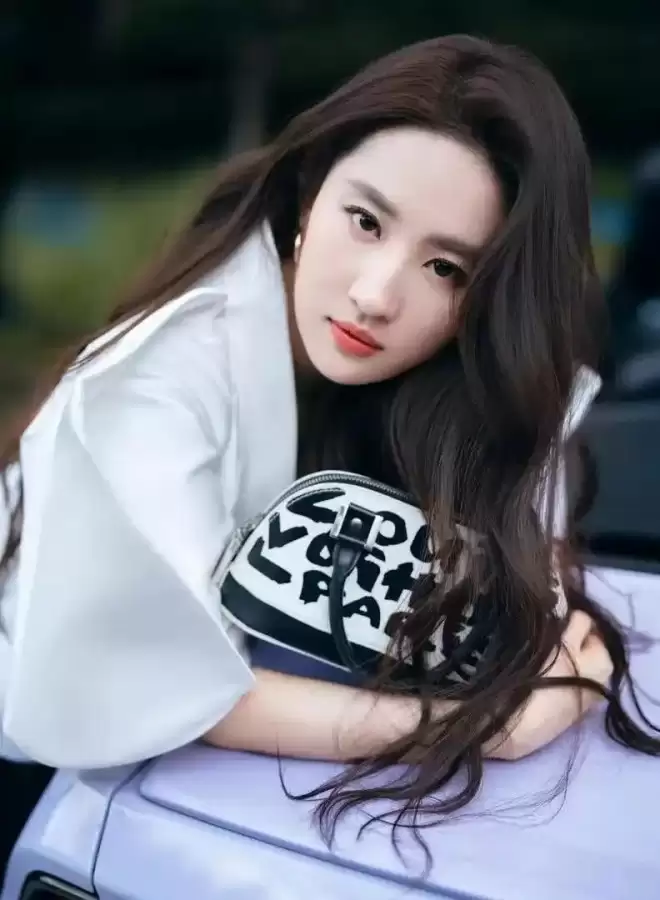 瞒不住了!刘亦菲当前感情状况曝光,蹲守半年的狗仔说出大实话