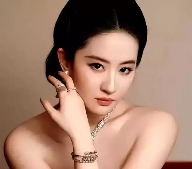 瞒不住了!刘亦菲当前感情状况曝光,蹲守半年的狗仔说出大实话