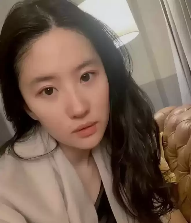 瞒不住了!刘亦菲当前感情状况曝光,蹲守半年的狗仔说出大实话