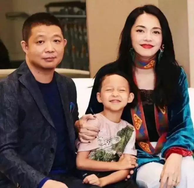 姚晨离婚!本人主动透露两大细节,孩子共同抚养,事业和前夫捆绑