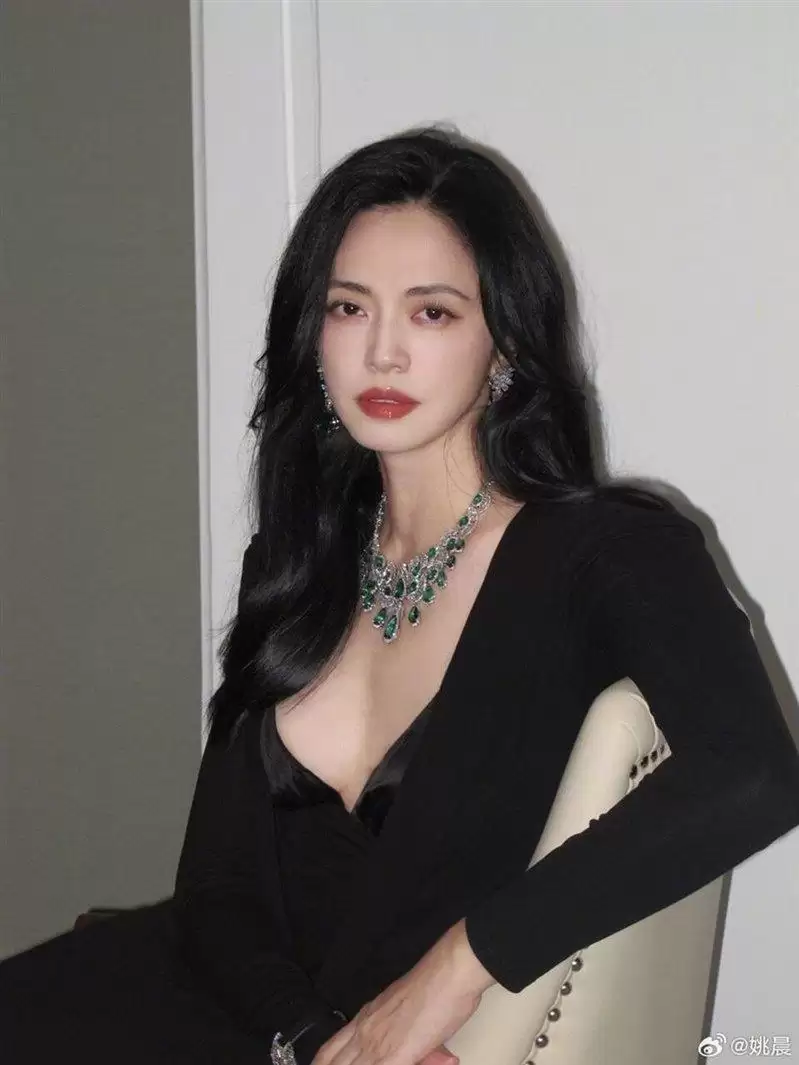 姚晨2度离婚 昔爆“婚内出轨4次”超激烈情史被翻出