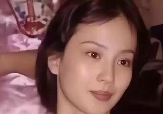 刘亦菲母亲刘晓莉：今66岁仍单身，长得比女儿还漂亮