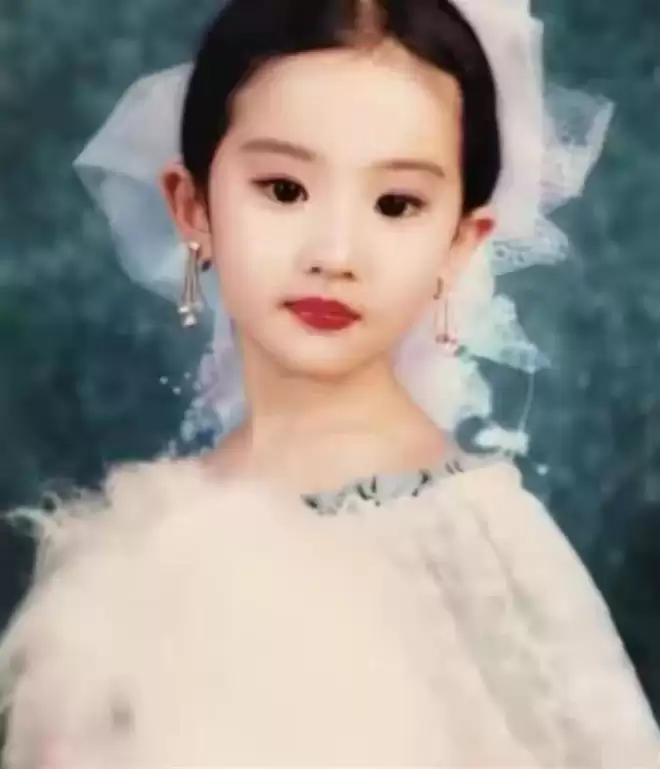 刘亦菲母亲刘晓莉：今66岁仍单身，长得比女儿还漂亮