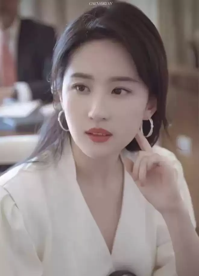 刘亦菲母亲刘晓莉：今66岁仍单身，长得比女儿还漂亮
