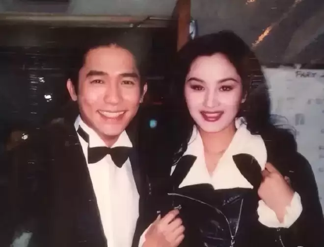 54岁瞿颖的翻红，并非莫名其妙