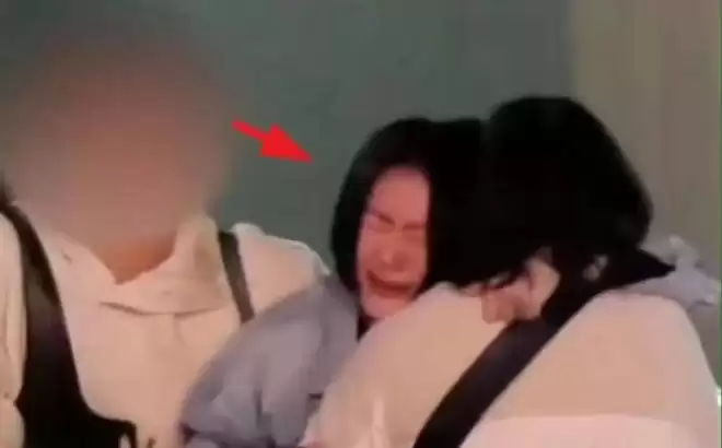 小S回应大街痛哭,表示朋友聚会喝多了,非常想念姐姐崩溃大哭