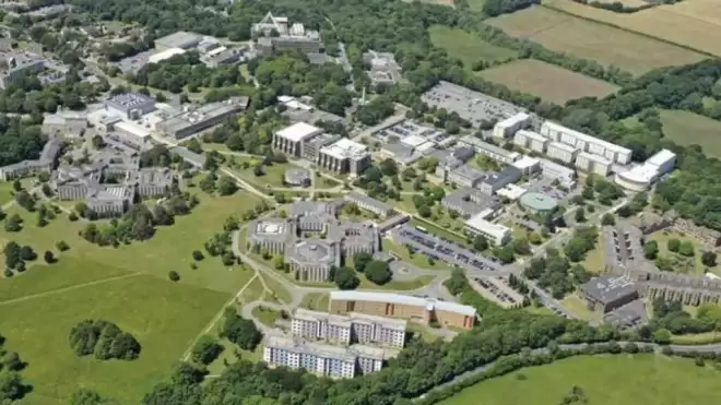刚开始像感冒…大学城突发疫情已致2死！加拿大强制打疫苗