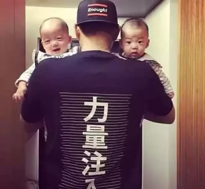 范玮琪50岁庆生照,双胞胎儿子正面曝光,一个像妈一个像爸