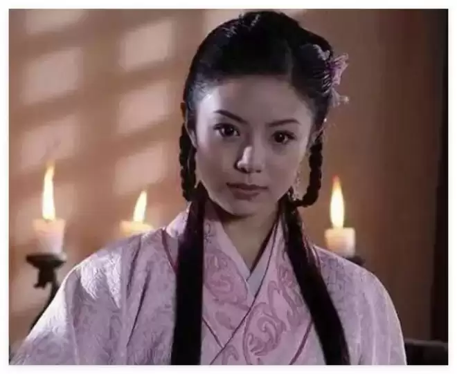 不是母女胜似母女，这6对跨龄撞脸的女星长得太像了