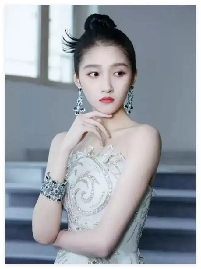 不是母女胜似母女，这6对跨龄撞脸的女星长得太像了