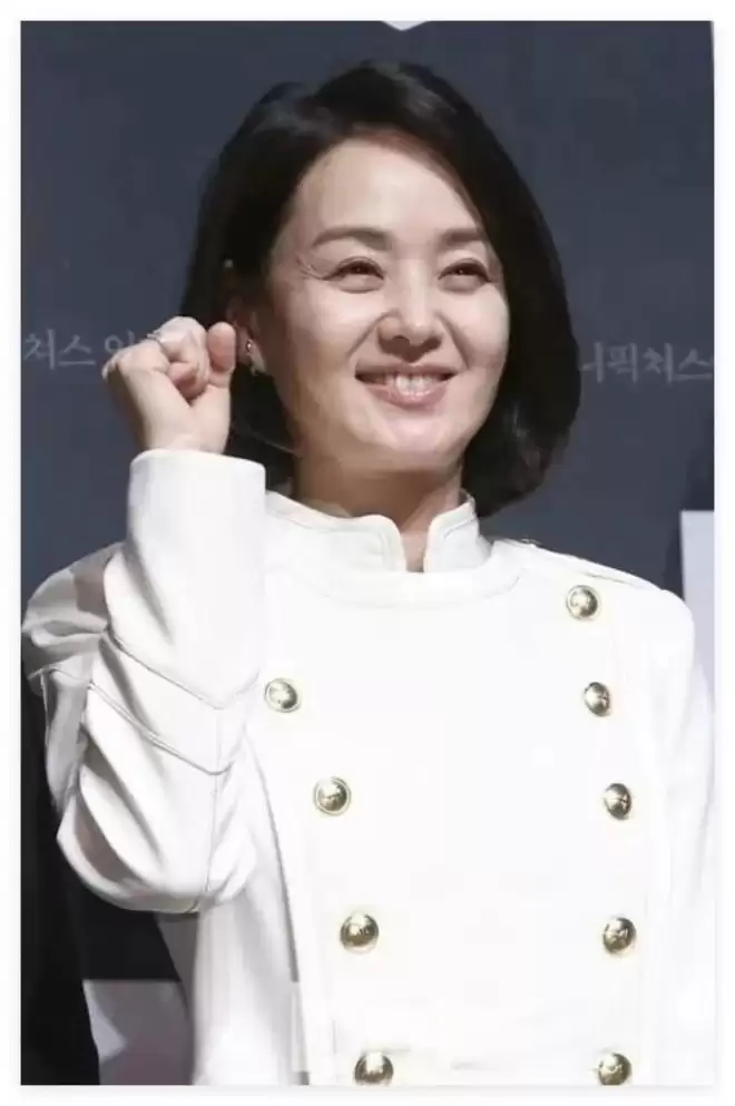 不是母女胜似母女，这6对跨龄撞脸的女星长得太像了