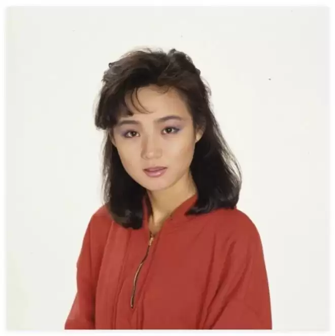 不是母女胜似母女，这6对跨龄撞脸的女星长得太像了