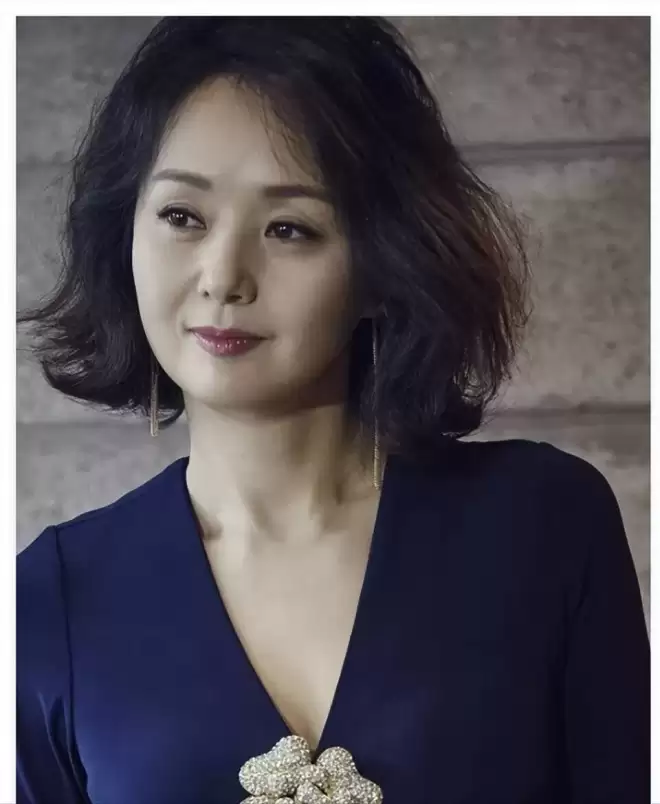 不是母女胜似母女，这6对跨龄撞脸的女星长得太像了