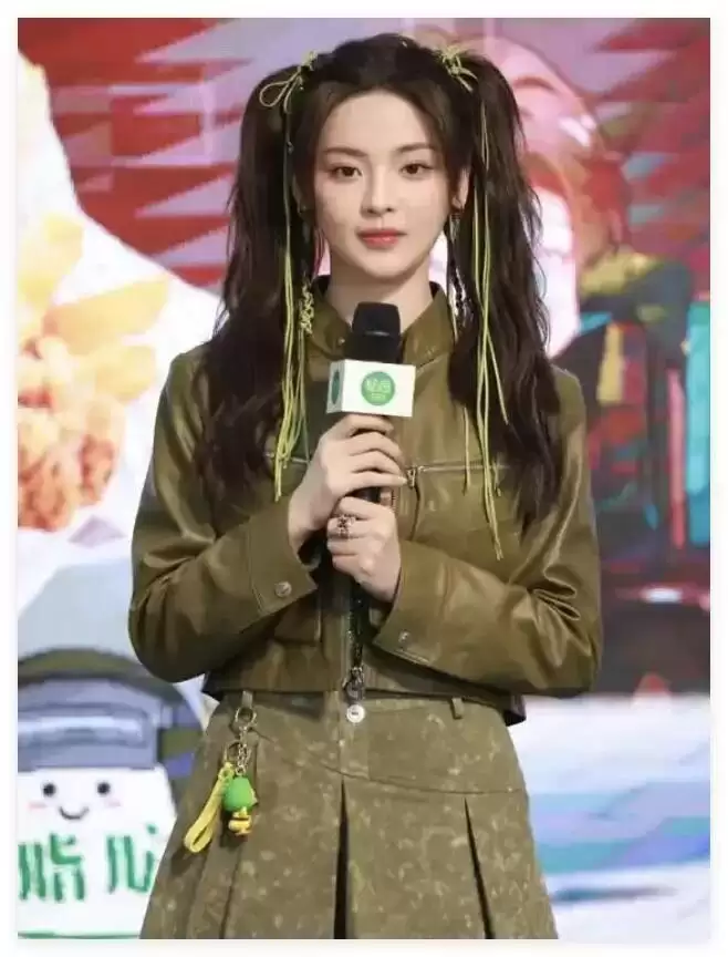 不是母女胜似母女，这6对跨龄撞脸的女星长得太像了