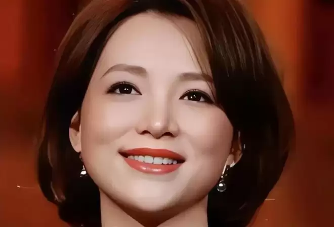 董卿老公密春雷争议已有4年,董卿过年时现身,面容憔悴不复以往