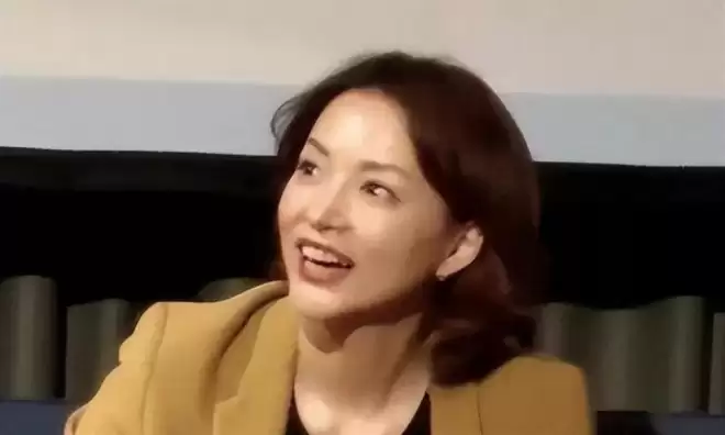 董卿老公密春雷争议已有4年,董卿过年时现身,面容憔悴不复以往