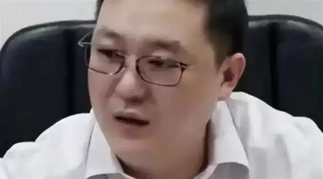 董卿老公密春雷争议已有4年,董卿过年时现身,面容憔悴不复以往