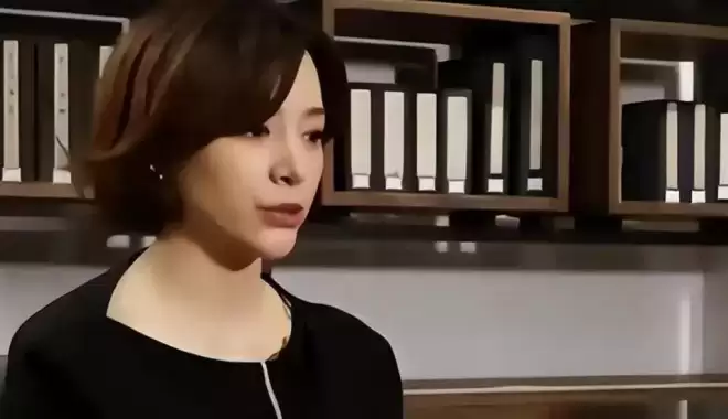 董卿老公密春雷争议已有4年,董卿过年时现身,面容憔悴不复以往