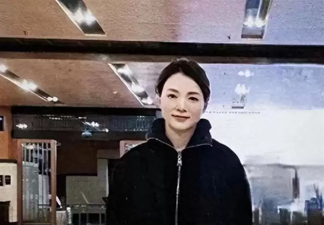 董卿老公密春雷争议已有4年,董卿过年时现身,面容憔悴不复以往